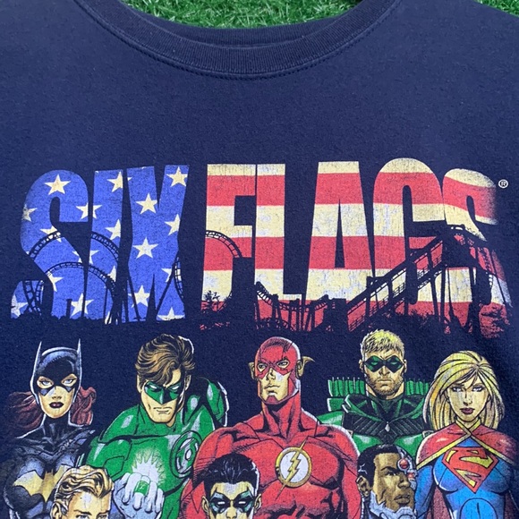DC JUSTICE LEAGE SIX FLAGS Tee 🔥 - Picture 4 of 7